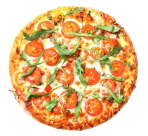 Pizza mit Tomaten und Ruccola
